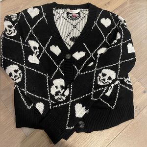 Skull and heart pattern cardigan. Extremely soft fabric and grunge cute design